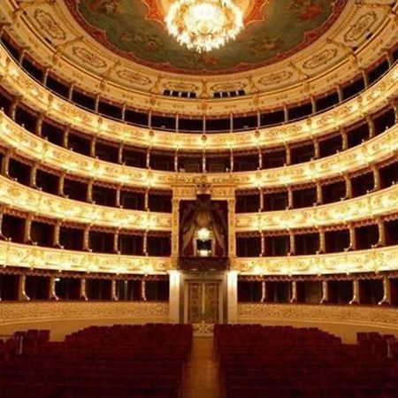 Delizioso Appartamento Cosy Ristrutturato Parma Luaran gambar